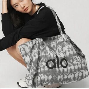 ALO Yoga Gray and Black Tote Bag Modern Design